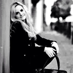 Lisa Stöhr, abstrakte Malerin - powered by Bscout® - Faire Suchmaschine & Netzwerk!